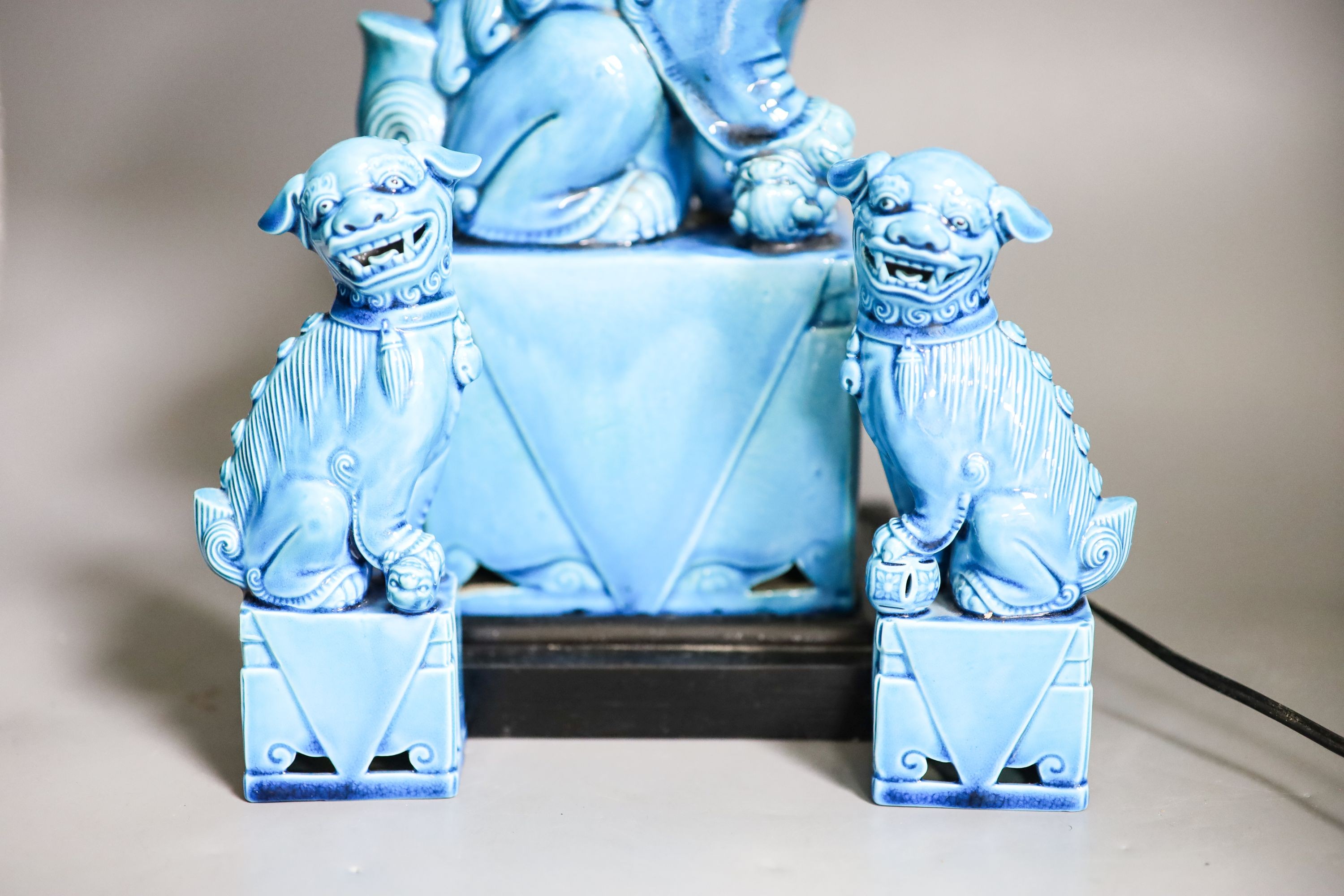 A Chinese turquoise glazed Buddhist lion table lamp and a pair of small lions (3)